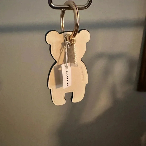 NWT Coach CF156 Bear Charm for Handbags Smooth Leather Creamy White - Picture 2 of 8
